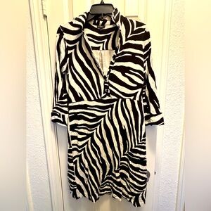 Talbots women zebra pattern dress
no belt
Size Petite Medium